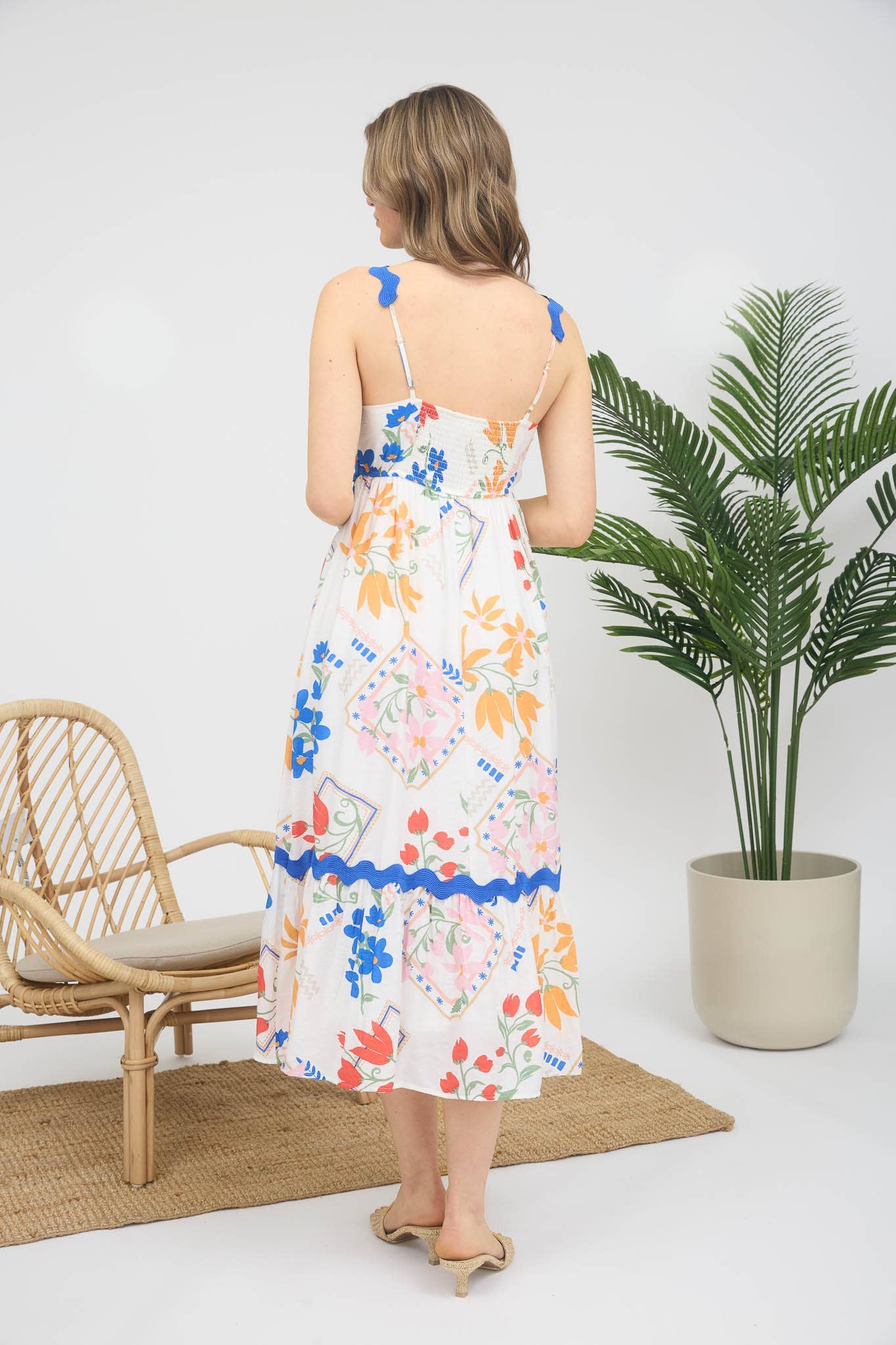 Floral Pattern Wavy Details Sleeveless Midi Dress