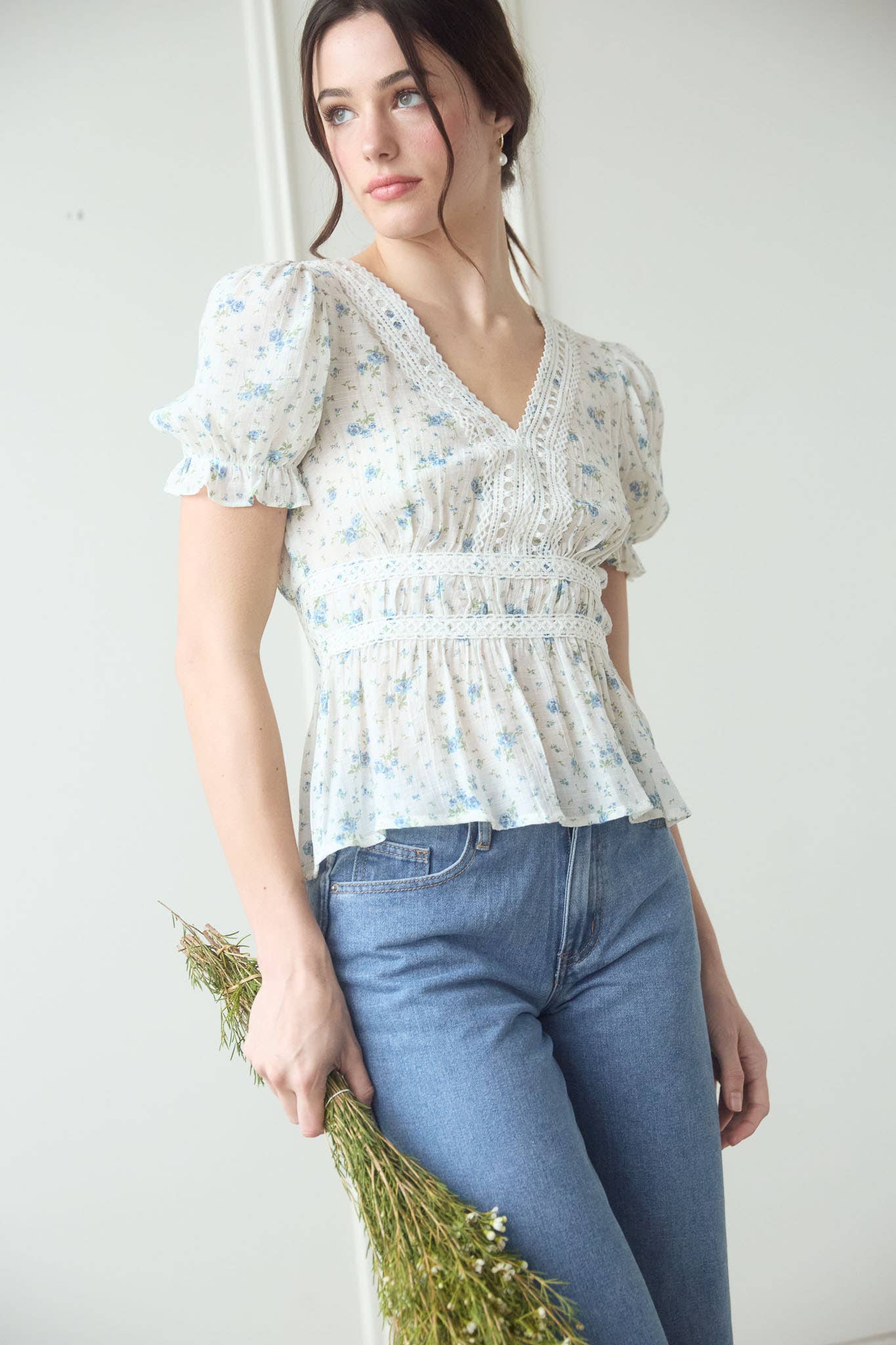 V Neck Lace Trim Short Sleeves Top